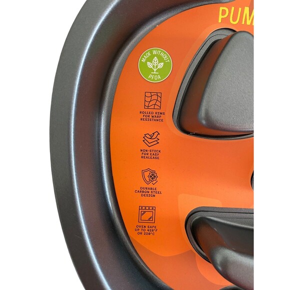 NEW Core Kitchen Carbon Steel Non-Stick Pumpkin Jack-O-Lantern Fluted Cake Pan - Picture 3 of 3